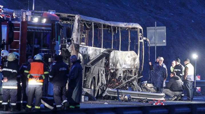 مقتل 45 شخصا بينهم 12 طفلا نتيجة احتراق حافلة بعد تعرضها لحادث مروري في بلغاريا