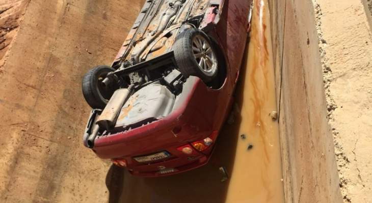 النشرة:تدهور سيارة على طريق كفركلا وارتطامها بالجدار بين لبنان وفلسطين