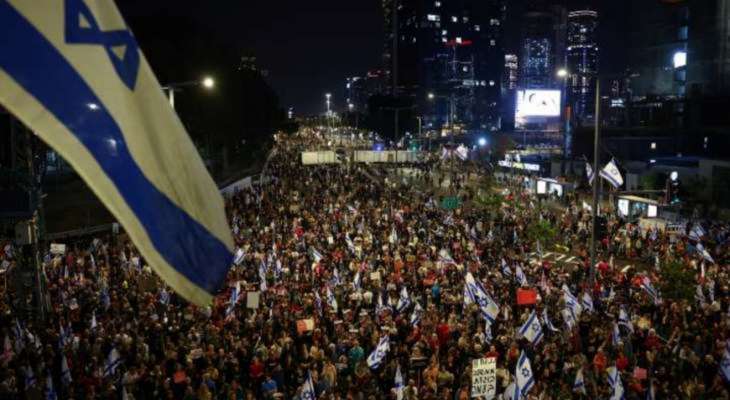 مظاهرات في تل أبيب والقدس وقيساريا للمطالبة بعقد صفقة تبادل أسرى وإقالة حكومة نتانياهو