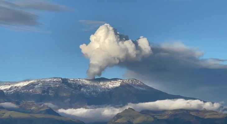 السلطات الكولومبية توصي سكان المناطق القريبة من بركان نشط على إخلائها