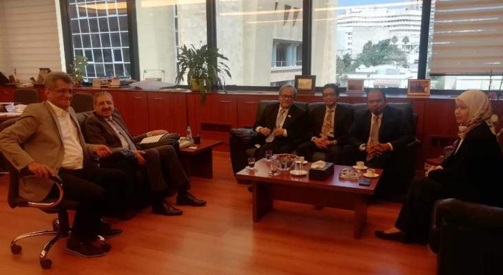 أيوب التقى سفير إندونيسيا وبحث معه التعاون بين الجامعة والسفارة الإندونيسية