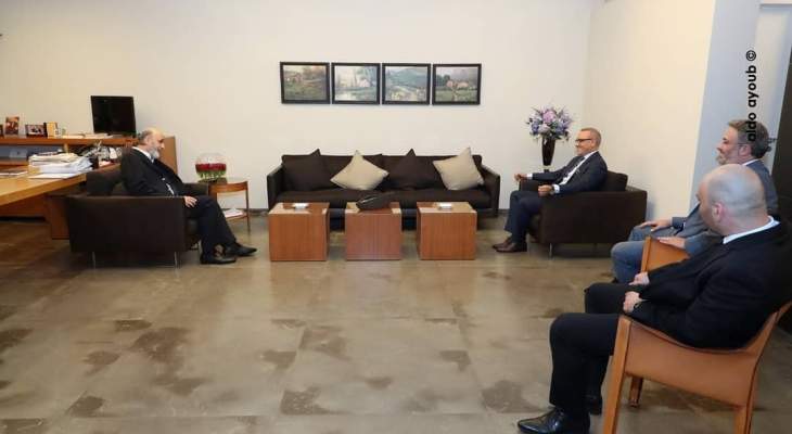  جعجع عرض مع السفير التونسي آخر التطورات السياسية