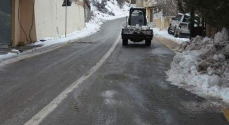 النشرة: تساقط الثلوج يعيد اغلاق طريق شبعا في حاصبيا 