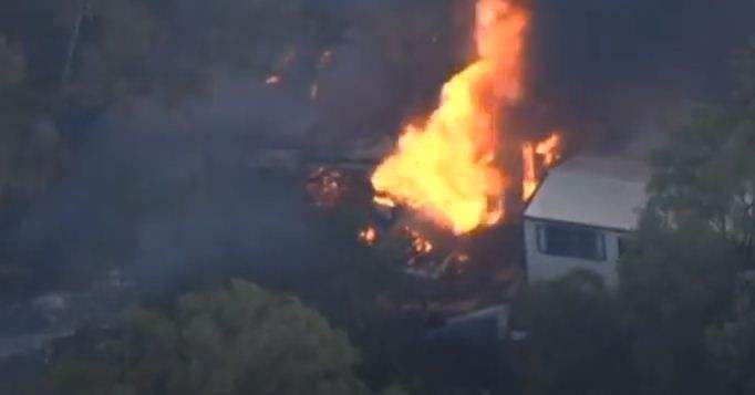 السلطات الأسترالية سيطرت على حريق هائل التهم منازل ومنشآت بمدينة بيرث