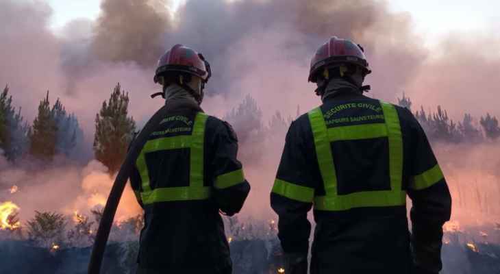إخلاء مصنعين وقرية مع اندلاع حريق غابات في جنوب غرب فرنسا