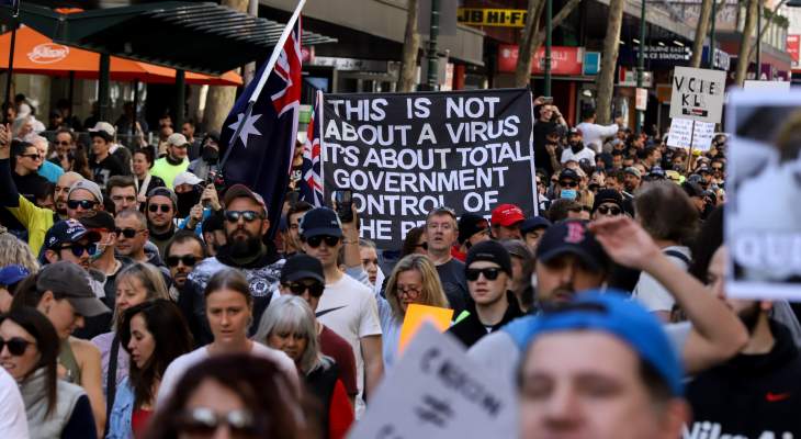 احتجاجات في ملبورن الأسترالية بعد إغلاق مواقع بناء للحد من كورونا