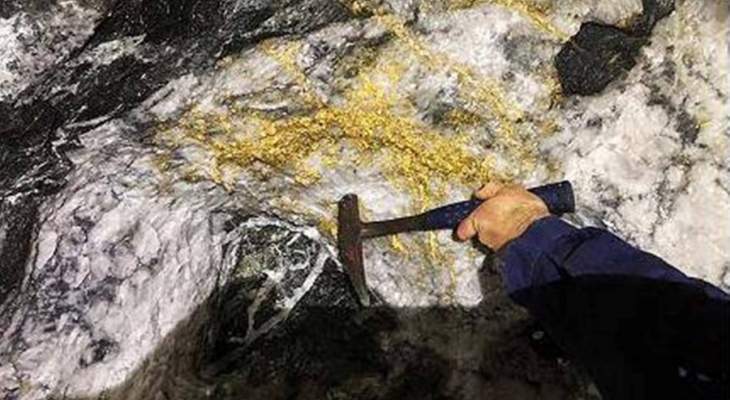 شركة كندية تعثر في أستراليا على صخرتين مغطيتين بالذهب