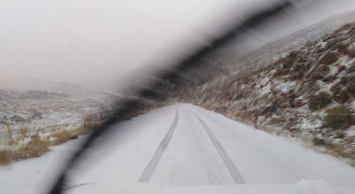 النشرة: الثلوج قطعت طريق شبعا عين عطا إلا للسيارات المجهزة بسلاسل معدنية