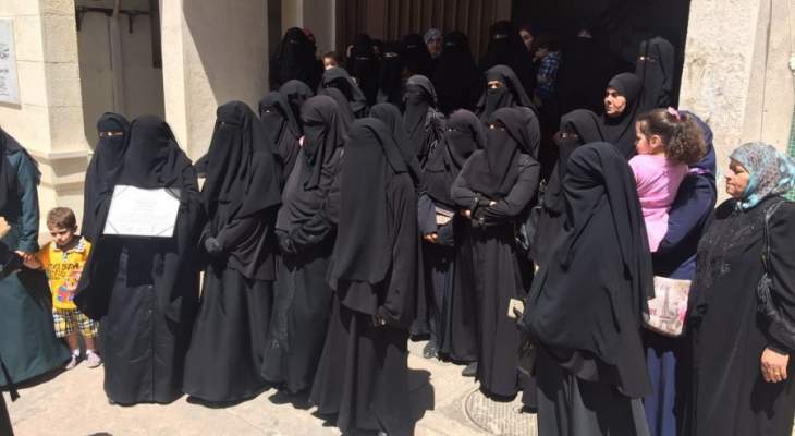 اعتصام لأهالي الموقوفين الاسلاميين في باحة مسجد المنصوري الكبير