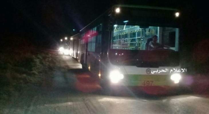وصول عددمن الحافلات الإضافية لبلدة فليطة لنقل سرايا أهل الشام من عرسال
