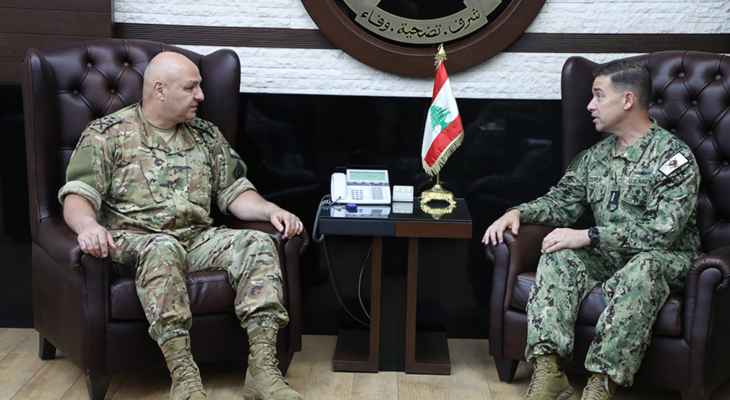 قائد الجيش بحث مع قائد القوات البحرية بالقيادة الوسطى الأميركية بعلاقات التعاون وتطوير قدرات القوات البحرية اللبنانية