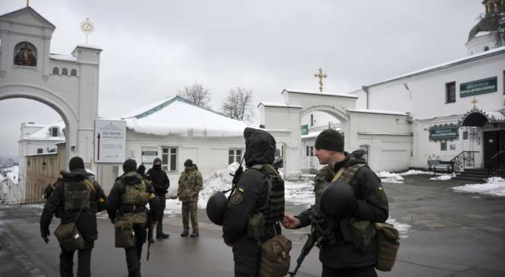 الجيش الأوكراني: القوات الروسية متفوقة عددياً في شرق أوكرانيا وتكثّف القتال