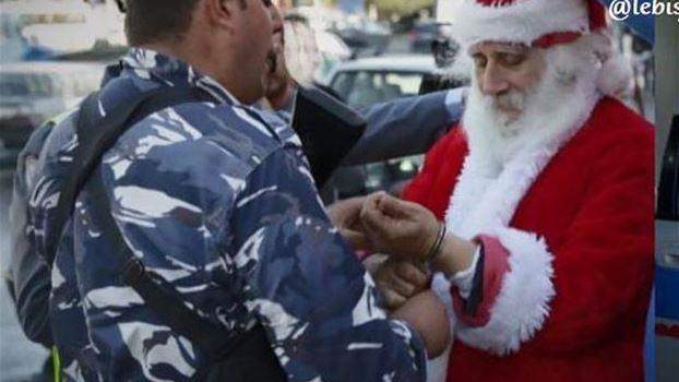 قوى الأمن الداخلي توقف بابا نويل في ضبية؟!