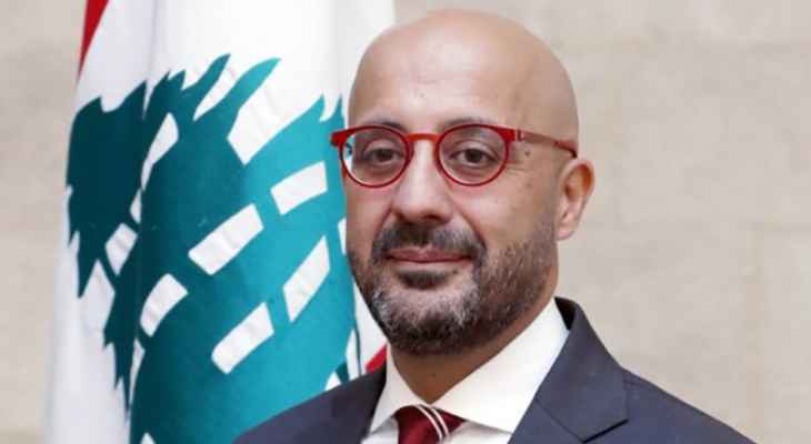 وزير البيئة أعلن التوقف المؤقت عن العمل بأهراءات مرفأ بيروت لأسباب صحية