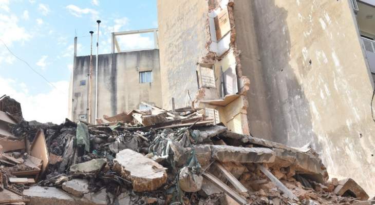 سقوط مبنى خال من السكان في منطقة المدور في الأشرفية