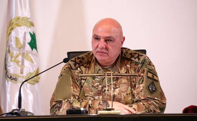 قائد الجيش: المؤسسةُ العسكرية تقف اليوم أمام مرحلة مفصلية وحساسة في ظلِّ التجاذباتِ السياسية