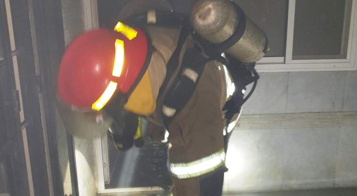 الدفاع المدني: إخماد حريق غرفة بمبنى سكني في المونتفردي والأضرار مادية
