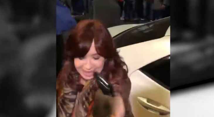 اعتقال رجل صوّب سلاحا باتجاه نائبة الرئيس الأرجنتيني كريستينا كيرشنر