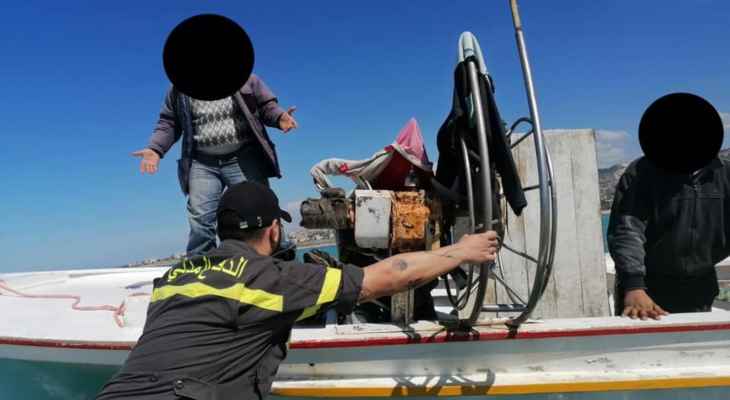 الدفاع المدني: إنقاذ زورق صيد معطل مقابل شاطئ الجية