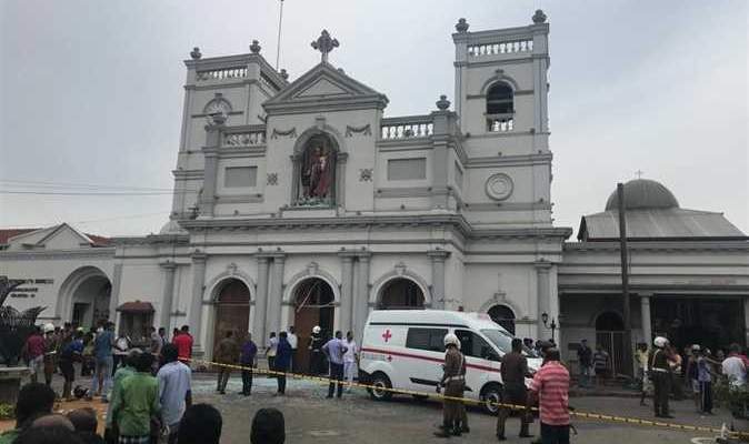 الشرطة السريلانكية: انفجار ثامن في كولومبو والسلطة تعلن حظرا للتجوال 