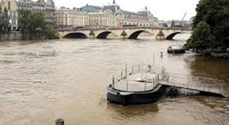 تعطل حركة النقل وتأهب في باريس مع استمرار ارتفاع منسوب نهر السين
