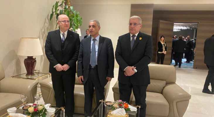 هاشم التقى رئيس الحكومة الجزائرية وتأكيد على العلاقات الاخوية بين البلدين