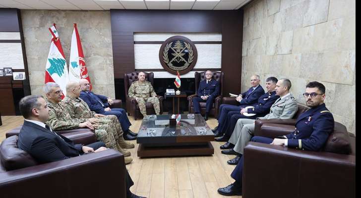 قائد الجيش التقى المدير العام لإدارة الصحة في الجيوش الفرنسية ووقعا بروتوكول تعاون بين الجيشين