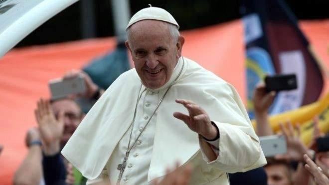 البابا فرنسيس: الوحشية لم تتوقف في اوشفيتز والسجناء يعاملون كالحيوانات