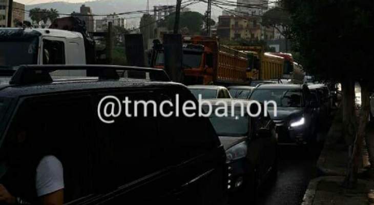 التحكم المروري: حركة المرور كثيفة على ساحة الدكوانة بسبب توافد المواطنين الى النافعة