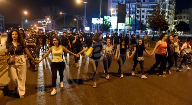مسيرات في صور لانصار أمل استنكارا لتعرض المتظاهرين للمتلكات 