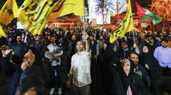 احتفالات في مدن إيرانية مختلفة ابتهاجًا بهجمات الحرس الثوري على إسرائيل