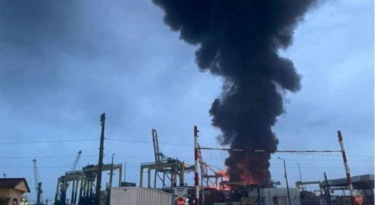 تصاعد النيران وأعمدة الدخان في ميناء إسكندرون بتركيا