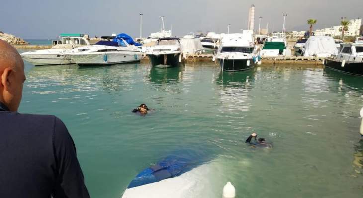 الدفاع المدني: انتشال زورق سياحي كان قد غرق في ميناء أحد المنتجعات بزوق مصبح