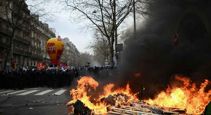 احتجاجات متواصلة في فرنسا على خطط ماكرون لإصلاح نظام التقاعد