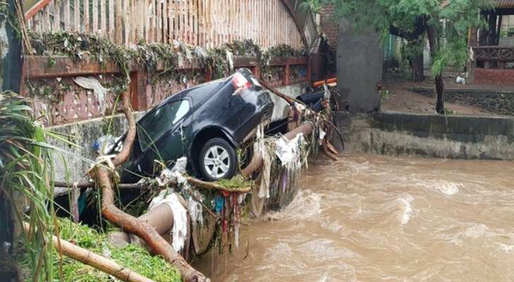 "تاس": مقتل أكثر من 12 شخصًا في شمال شرق الهند جراء الفيضانات