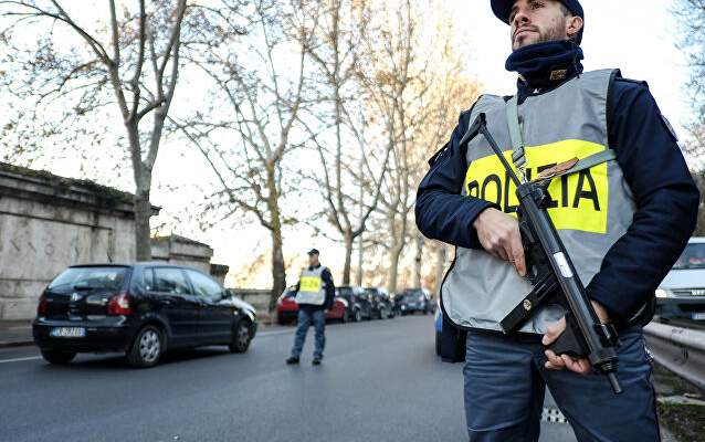 الشرطة الإيطالية إعتقلت رجلاً طعن خمسة أشخاص على متن حافلة
