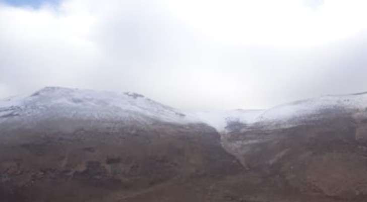 الثلوج غطت مرتفعات جبل المكمل في الضنية للمرة الأولى هذا العام