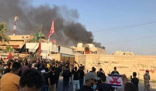 متظاهرون يحرقون مقر قناة عراقية لتعمدها الإساءة لذكرى عاشوراء