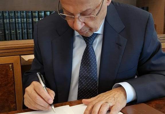 الرئيس عون والحريري يوقعان مرسوم مشروع قانون الانتخاب الجديد