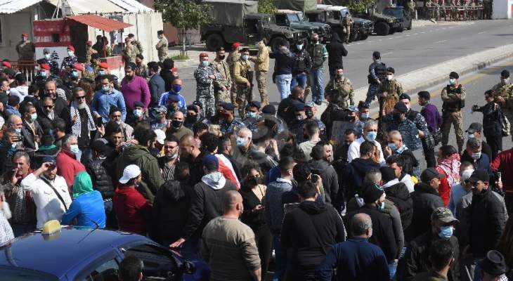 محتجون اعتصموا أمام المحكمة العسكرية للمطالبة بتخلية موقوفي أحداث طرابلس