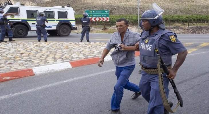 قتيلان و40 موقوفاً خلال احتجاجات عنيفة في جنوب إفريقيا