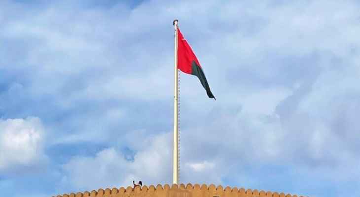 شرطة سلطنة عمان: اعتقال 3 آسيويين تسلقوا سارية العلم في قلعة نزوى