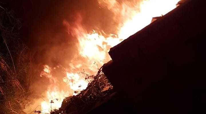 النشرة: اخماد حريق مقابل جامع الزعتري في صيدا