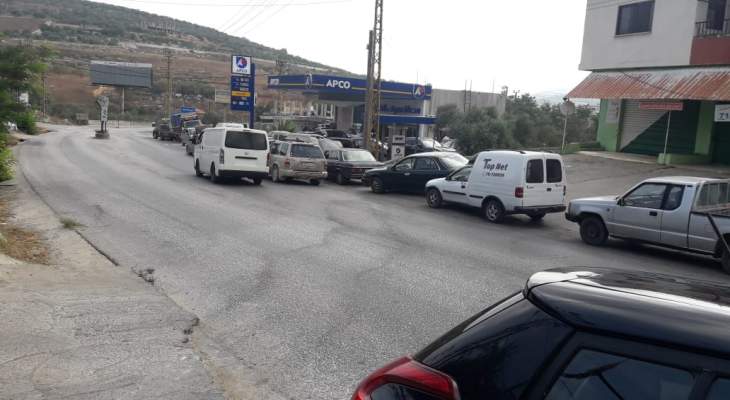 النشرة: عودة طوابير السيارات أمام محطات المحروقات في حاصبيا