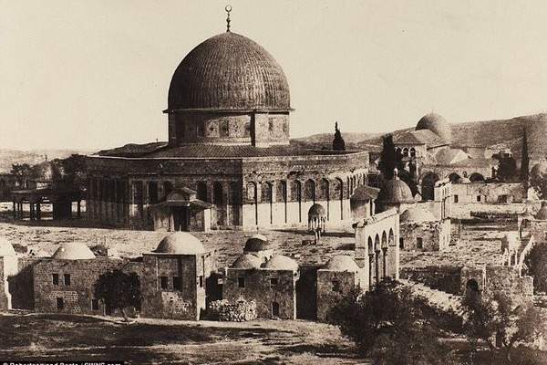 صورة نادرة تاريخية لمدينة القدس بيعت بمليون ونصف المليون دولار