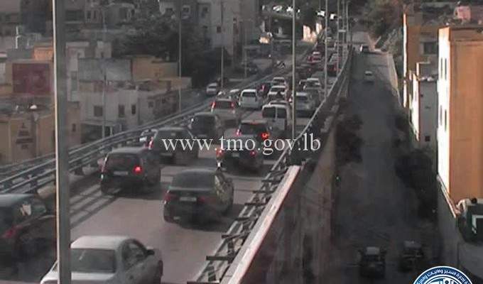 حركة المرور كثيفة على جسر برج حمود باتجاه الاشرفية
