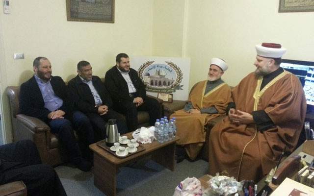 مجلس علماء فلسطين يستقبل بمقره وفدا من حزب الله مهنئا بالمولد النبوي 
