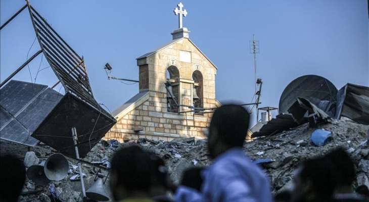 إحياء سبت النور في كنيسة القديس برفيريوس في غزة بمشاركة عدد من نازحي القطاع