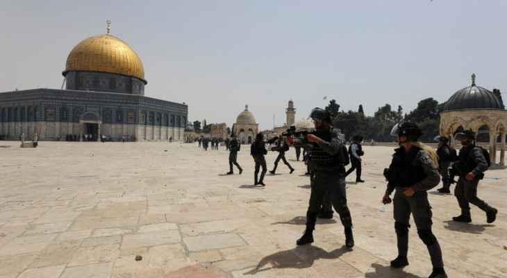 الهلال الأحمر الفلسطيني: 42 جريحا بعد اقتحام الشرطة الإسرائيلية باحات المسجد الأقصى