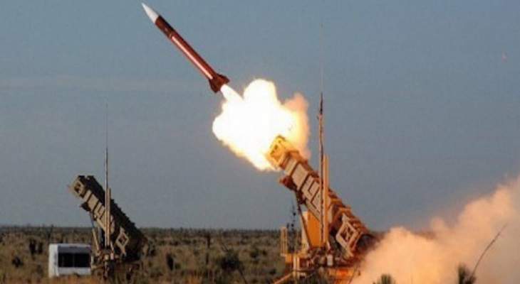 الحوثيون: إطلاق صاروخ باليستي على معسكر سعودي في نجران 